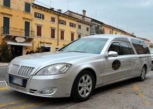 Auto funebre Verona MERCEDES grigio perla